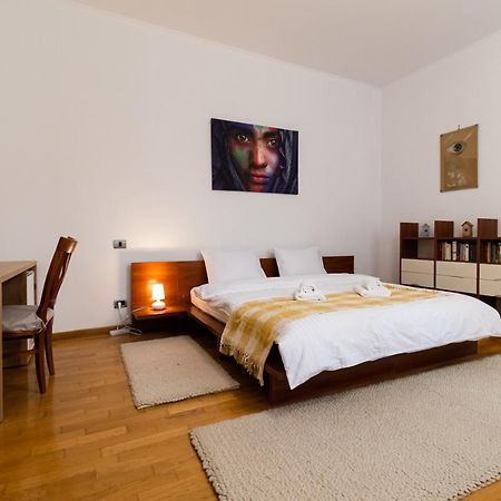 Residence 48 Beautiful Building Within Moments From The Old Town Of Brasov Braşov Exterior foto