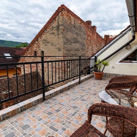 Residence 48 Beautiful Building Within Moments From The Old Town Of Brasov Braşov Exterior foto