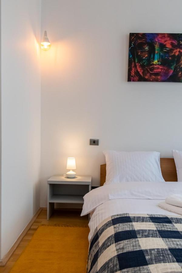 Residence 48 Beautiful Building Within Moments From The Old Town Of Brasov Braşov Exterior foto