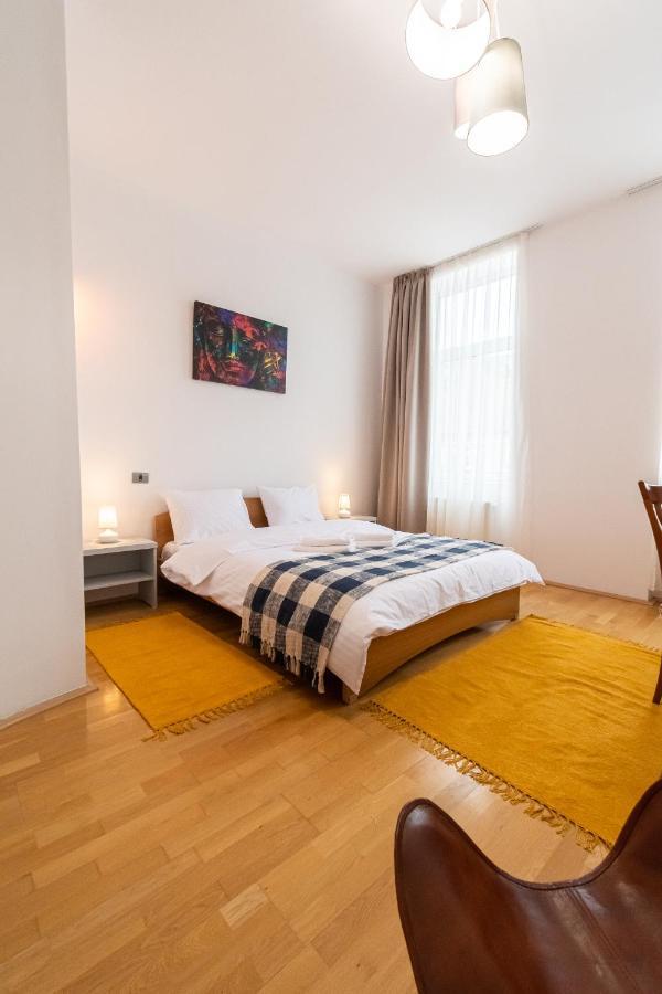 Residence 48 Beautiful Building Within Moments From The Old Town Of Brasov Braşov Exterior foto