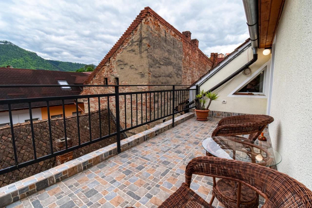 Residence 48 Beautiful Building Within Moments From The Old Town Of Brasov Braşov Exterior foto