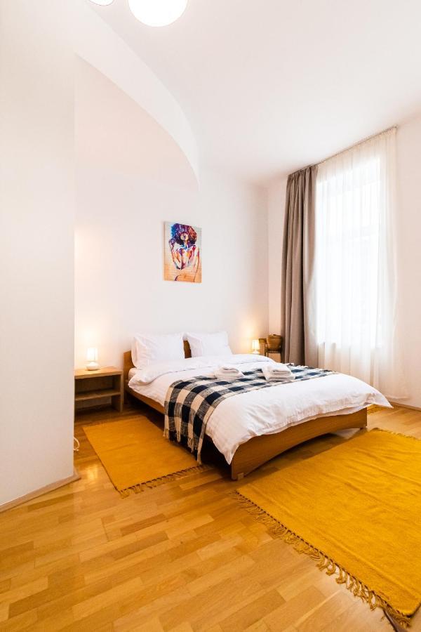 Residence 48 Beautiful Building Within Moments From The Old Town Of Brasov Braşov Exterior foto