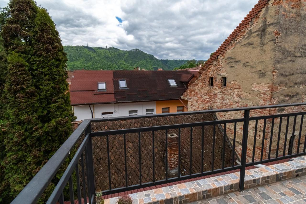 Residence 48 Beautiful Building Within Moments From The Old Town Of Brasov Braşov Exterior foto
