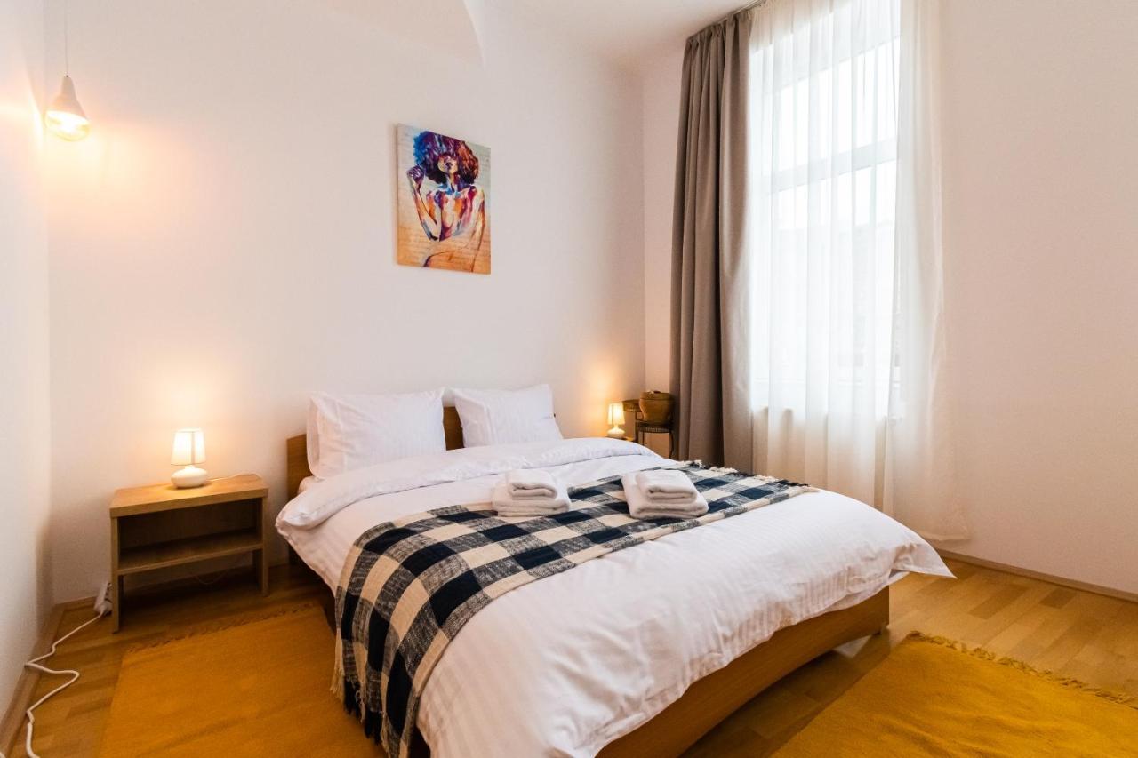 Residence 48 Beautiful Building Within Moments From The Old Town Of Brasov Braşov Exterior foto