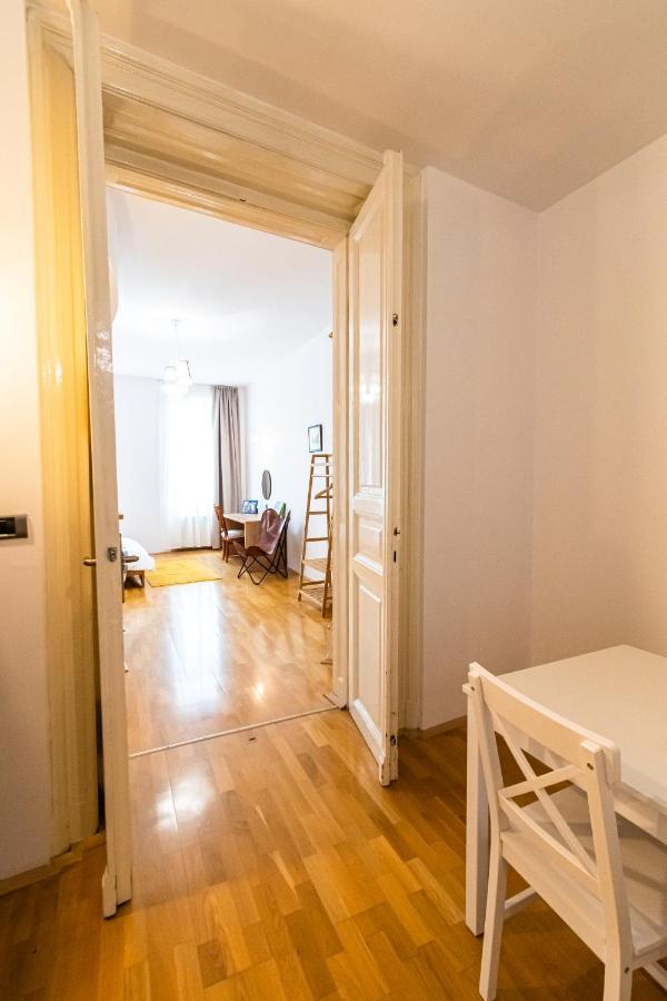 Residence 48 Beautiful Building Within Moments From The Old Town Of Brasov Braşov Exterior foto
