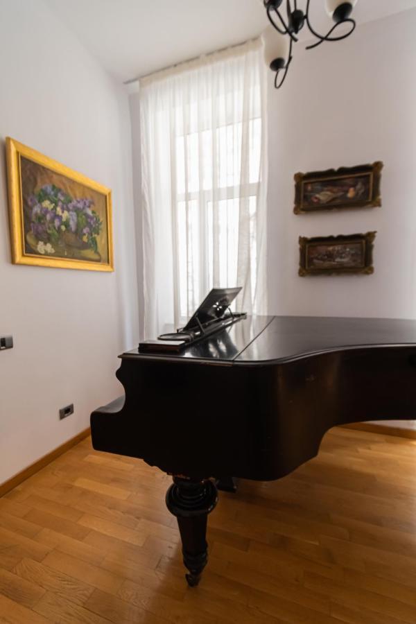 Residence 48 Beautiful Building Within Moments From The Old Town Of Brasov Braşov Exterior foto