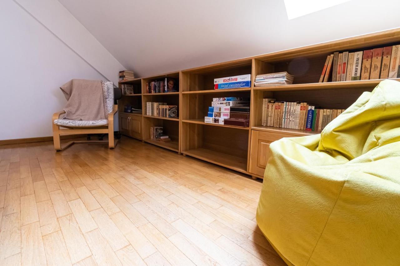 Residence 48 Beautiful Building Within Moments From The Old Town Of Brasov Braşov Exterior foto