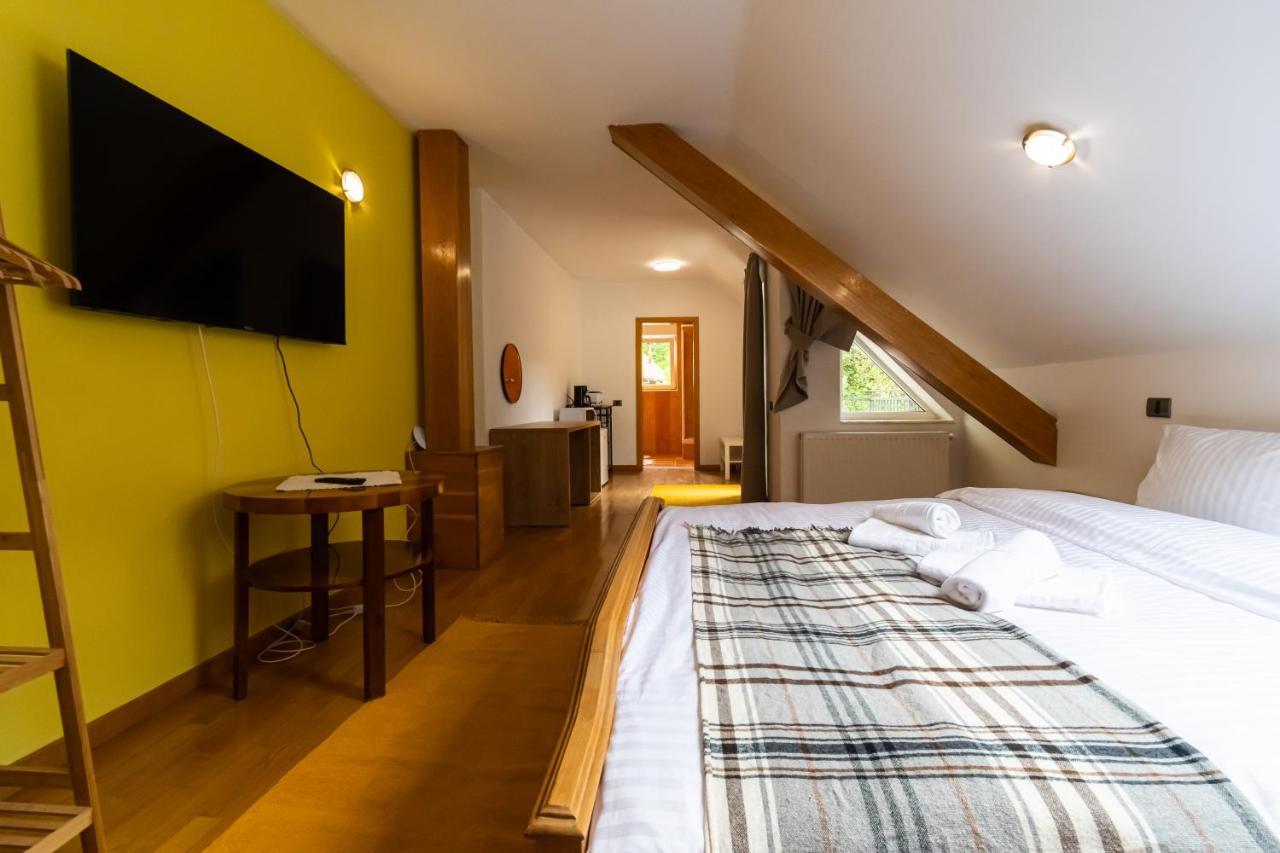 Residence 48 Beautiful Building Within Moments From The Old Town Of Brasov Braşov Exterior foto