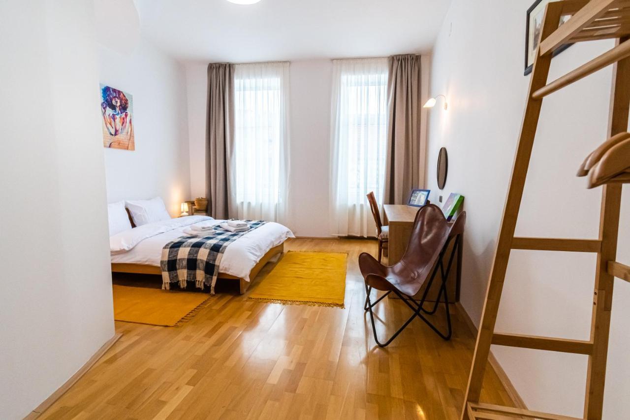Residence 48 Beautiful Building Within Moments From The Old Town Of Brasov Braşov Exterior foto