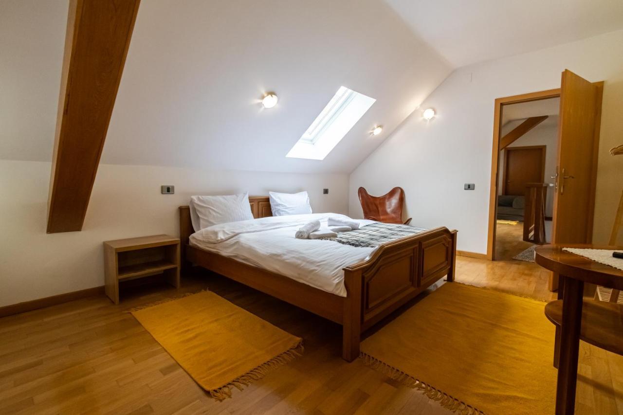 Residence 48 Beautiful Building Within Moments From The Old Town Of Brasov Braşov Exterior foto