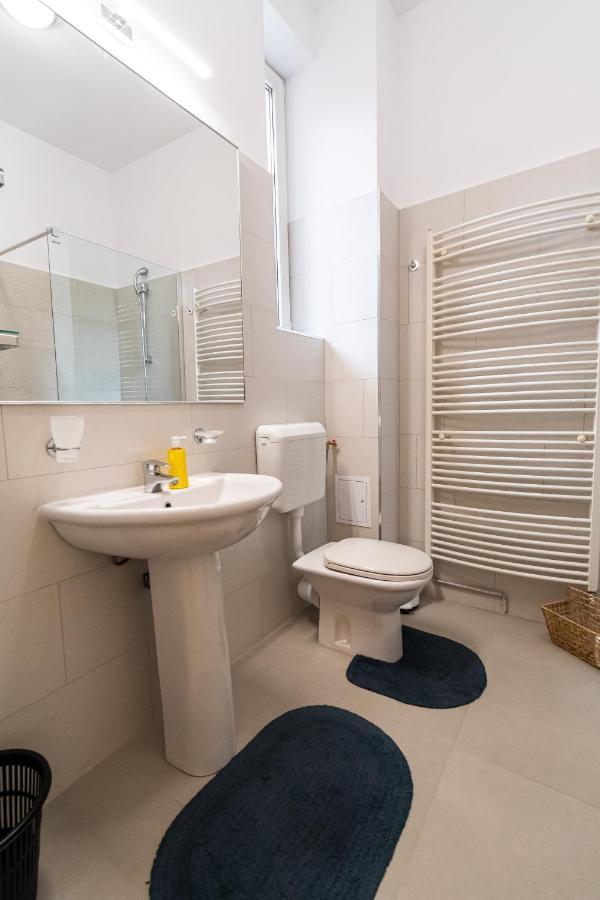 Residence 48 Beautiful Building Within Moments From The Old Town Of Brasov Braşov Exterior foto