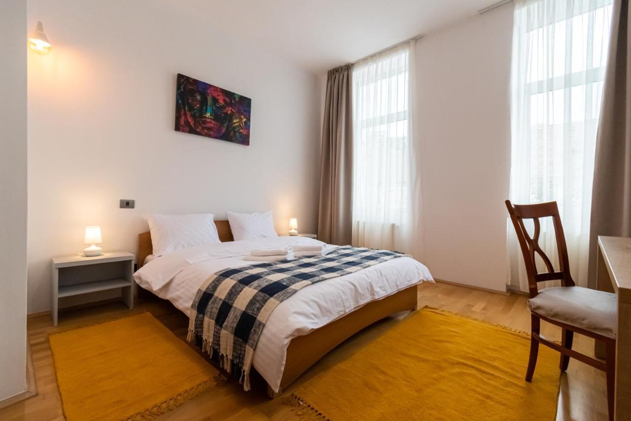 Residence 48 Beautiful Building Within Moments From The Old Town Of Brasov Braşov Exterior foto