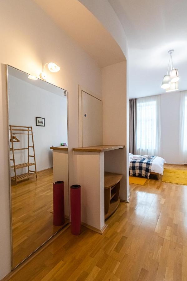 Residence 48 Beautiful Building Within Moments From The Old Town Of Brasov Braşov Exterior foto