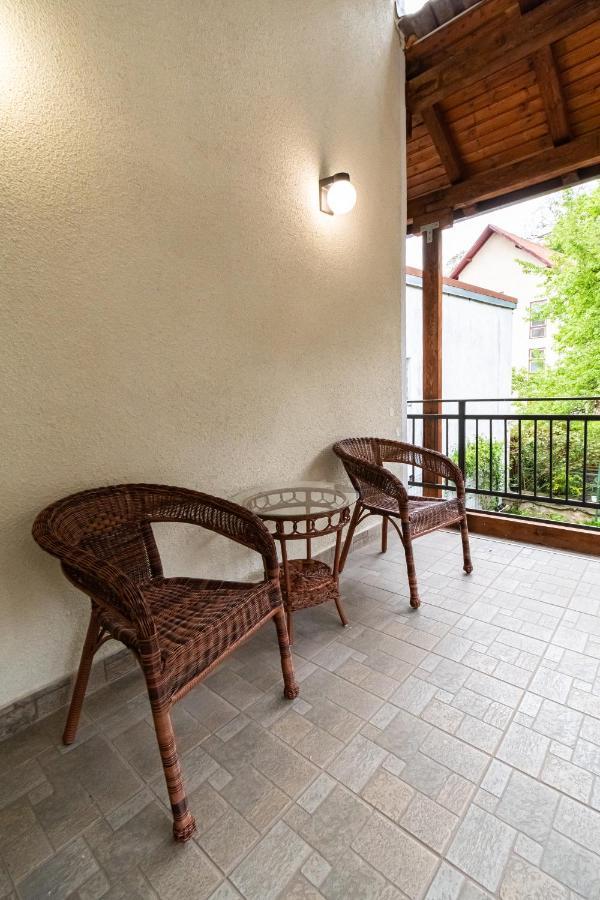 Residence 48 Beautiful Building Within Moments From The Old Town Of Brasov Braşov Exterior foto