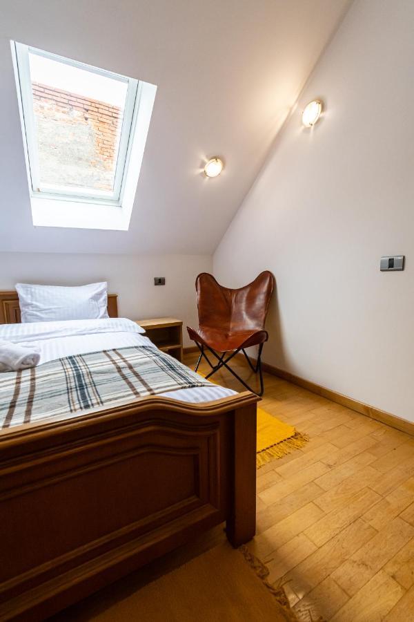 Residence 48 Beautiful Building Within Moments From The Old Town Of Brasov Braşov Exterior foto