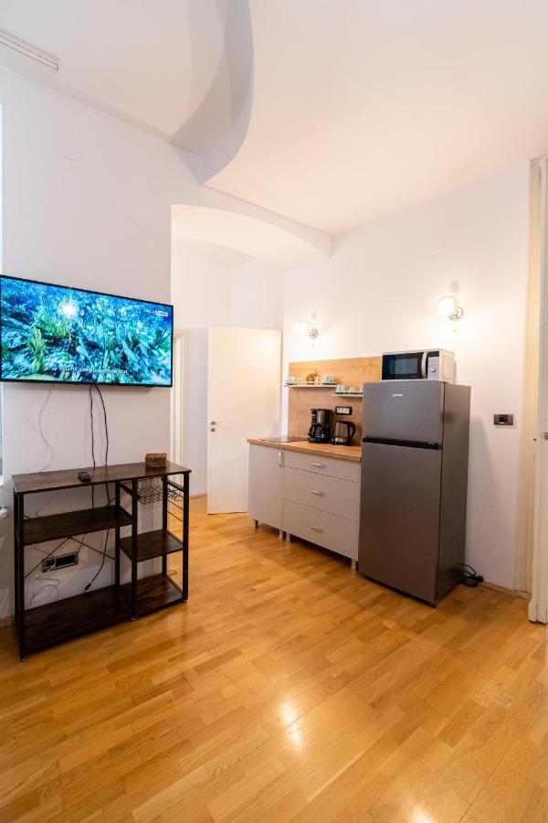 Residence 48 Beautiful Building Within Moments From The Old Town Of Brasov Braşov Exterior foto