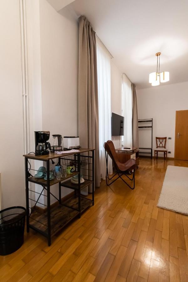 Residence 48 Beautiful Building Within Moments From The Old Town Of Brasov Braşov Exterior foto