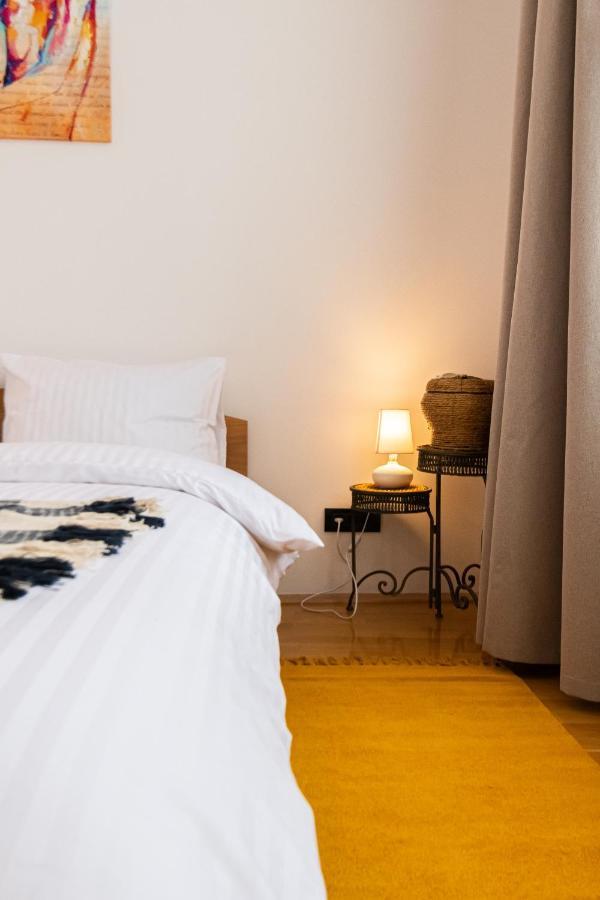 Residence 48 Beautiful Building Within Moments From The Old Town Of Brasov Braşov Exterior foto
