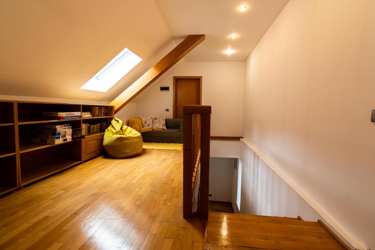 Residence 48 Beautiful Building Within Moments From The Old Town Of Brasov Braşov Exterior foto