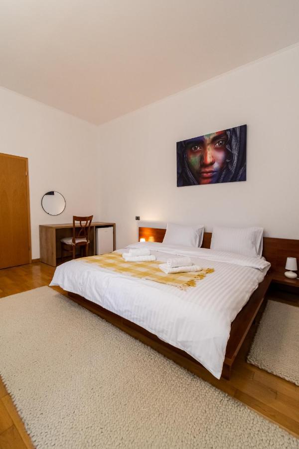 Residence 48 Beautiful Building Within Moments From The Old Town Of Brasov Braşov Exterior foto