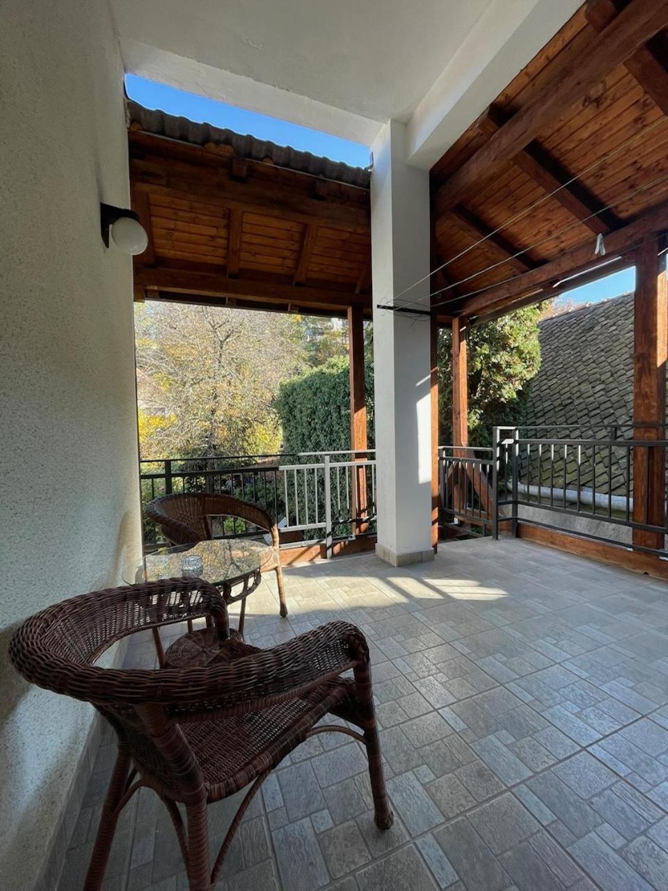 Residence 48 Beautiful Building Within Moments From The Old Town Of Brasov Braşov Exterior foto