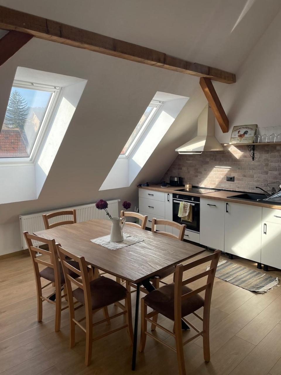 Residence 48 Beautiful Building Within Moments From The Old Town Of Brasov Braşov Exterior foto